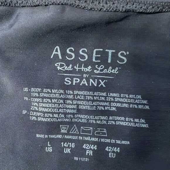 Assets by Spanx Black with Lace Detail Red Hot Half Slip Size Large - Picture 6 of 7